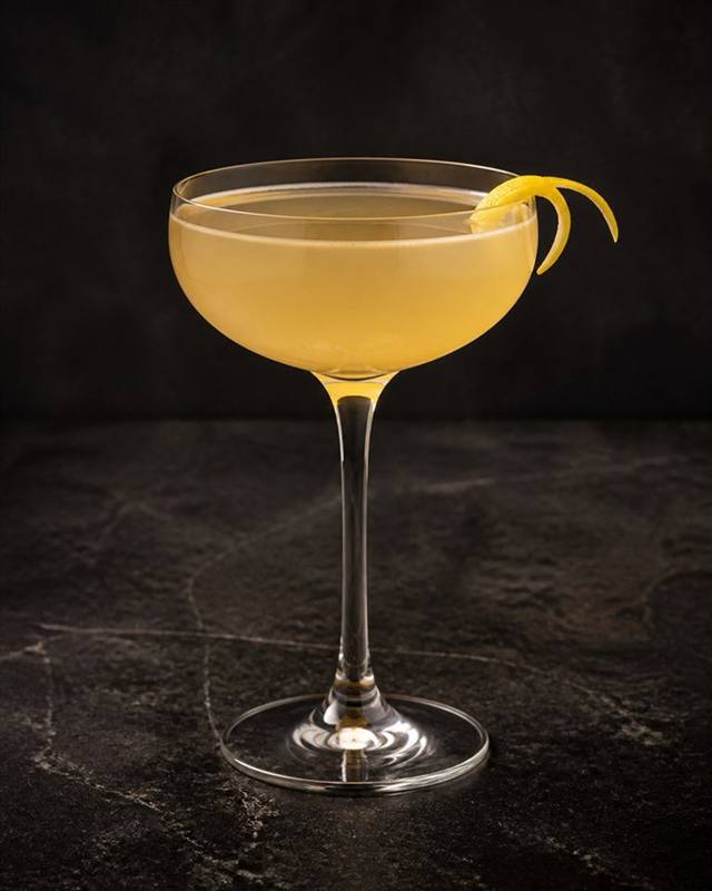Bee's Knees cocktail