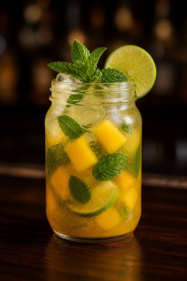 Mango Mojito cocktail